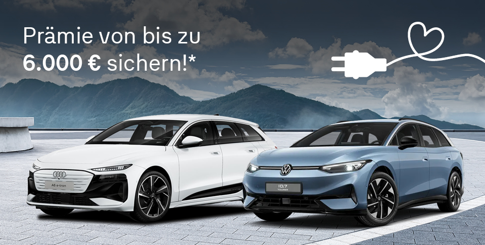"Pr&auml;mie von bis zu 6.000 &euro; sichern!*" wei&szlig;er Audi A6 Avant e-tron und hellblauer VW ID.7 Tourer auf Steinplatten vor Bergkette bei blauem Himmel mit Wolken