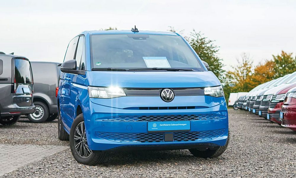 Ein gebrauchter Volkswagen Multivan steht bei Volkswagen Dresden bereit.